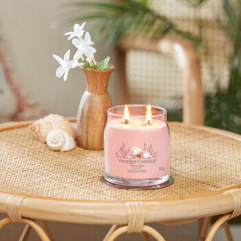 Pink Sands Signature Candle ( ružový piesky ) - Vonná sviečka
